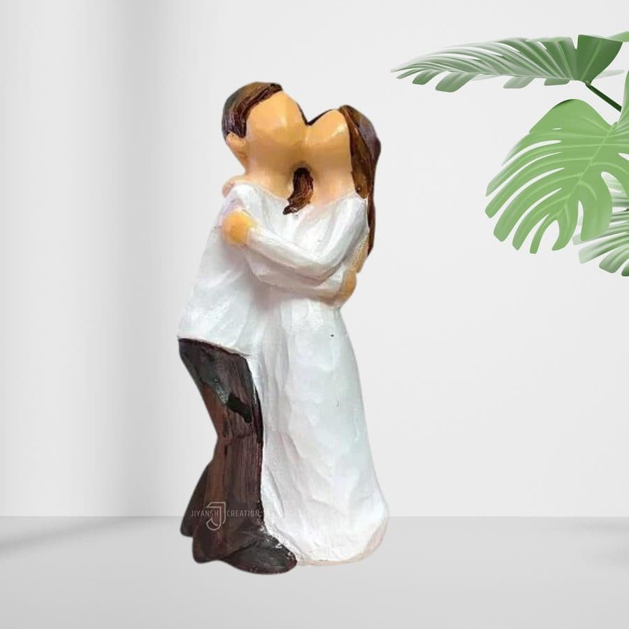 Small Kissing Couple